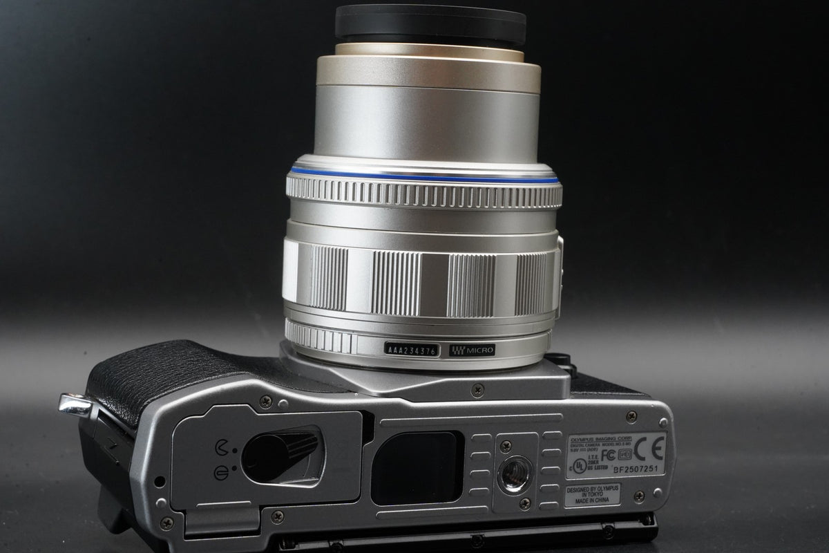 Olympus OMD E-M5 Mirrorless Digital Camera with Lens Silver US STOCK #11320