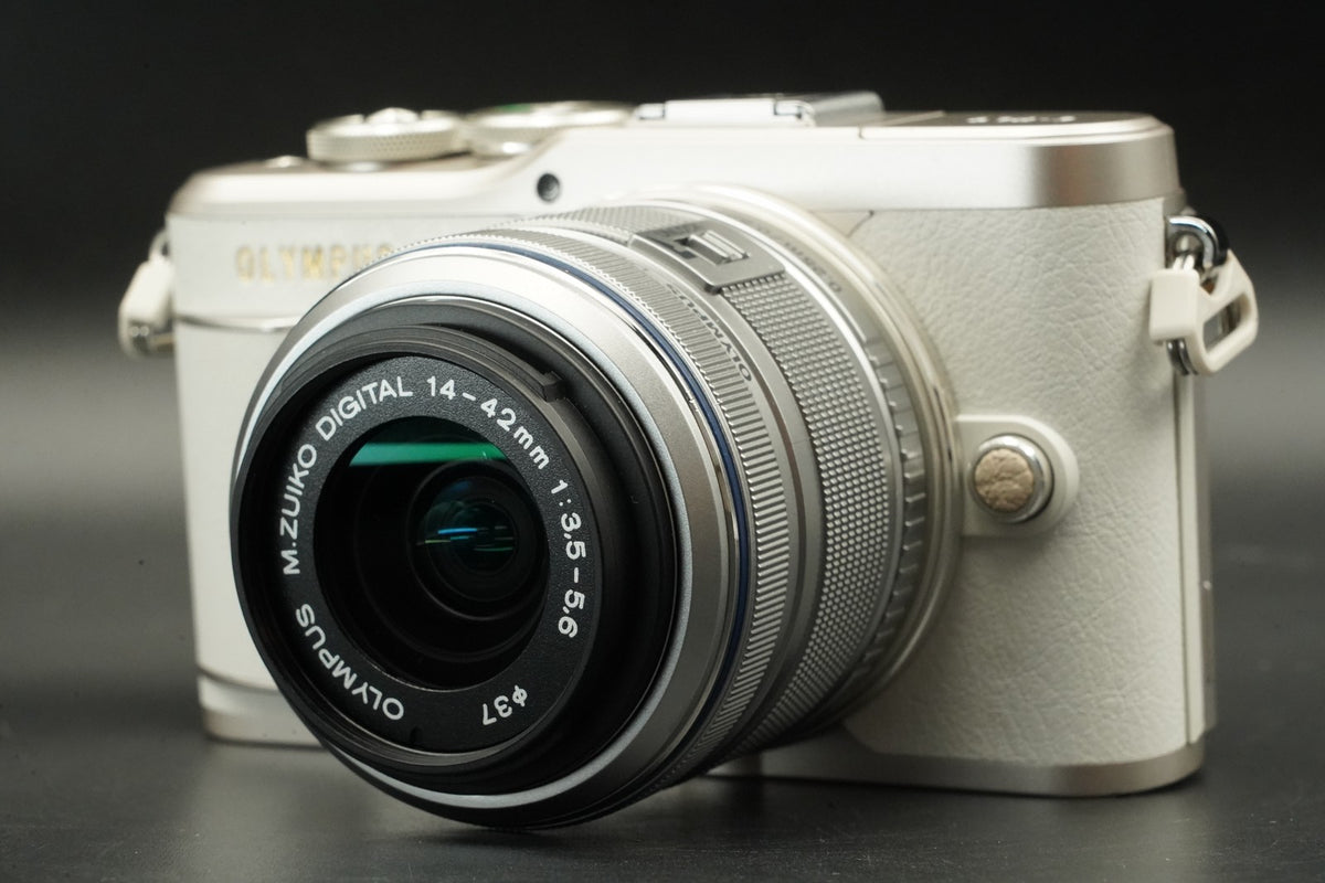 OLYMPUS PEN E-PL9 16.1MP Digital Camera w/ 2 Lens White -829 cuts- #11492
