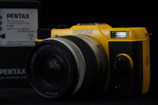 Pentax Q7 Yellow Digital Mirrorless camera with Lens US Duty Paid 10226