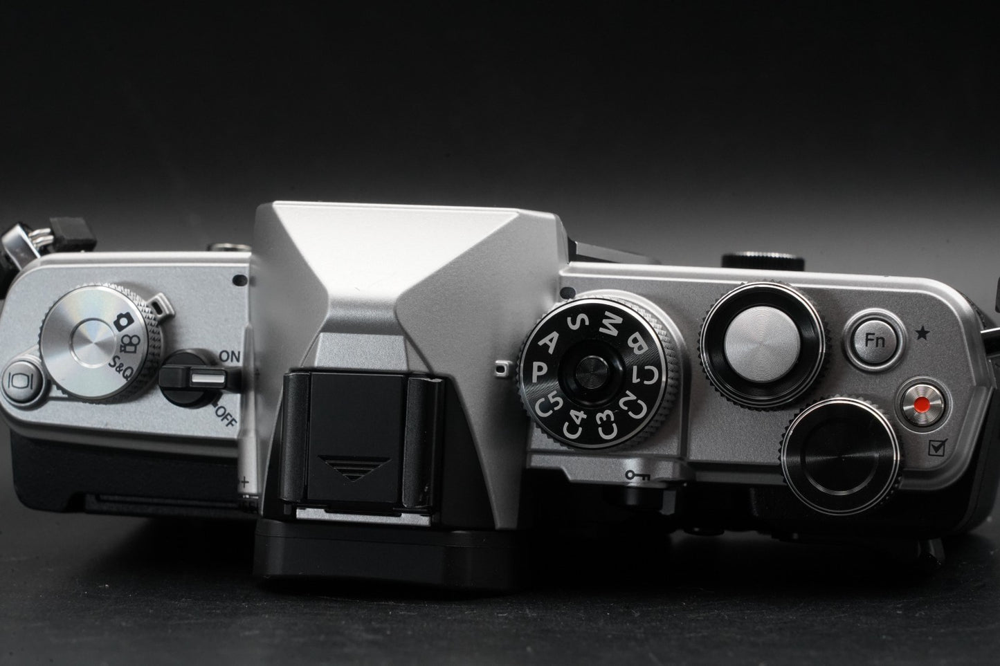 113 cuts!! OM SYSTEM OM-3 Mirrorless Camera Silver 11408