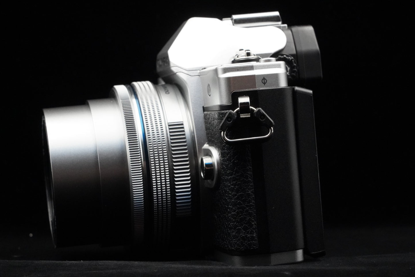 Olympus OM-D E-M10 Mark III Silver w/ 14-42mm + 40-150mm Lens Silver 10287