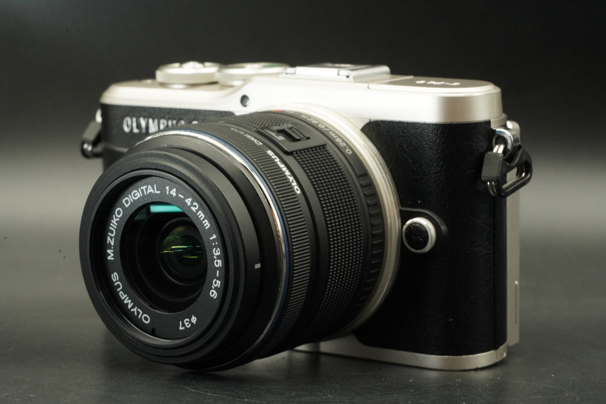 OLYMPUS PEN E-PL9 16.1MP Digital Camera w/ 2 Lens Silver -9536 cuts- #11894