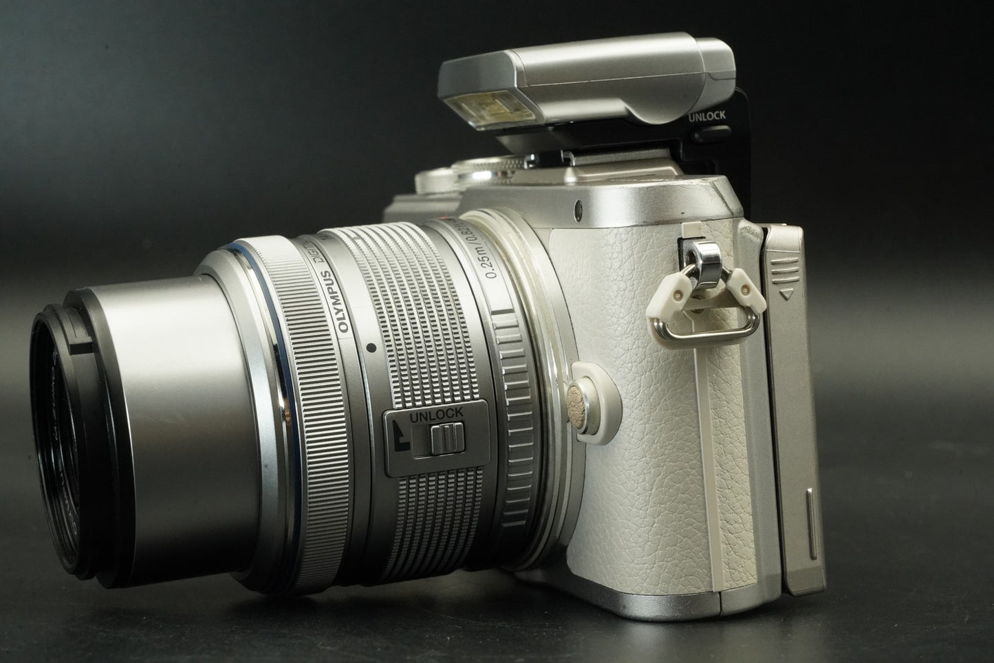 6417 shots! [US Duty Paid] Olympus E-PL8 w/ 40-150mm Lens Digital Camera 11640