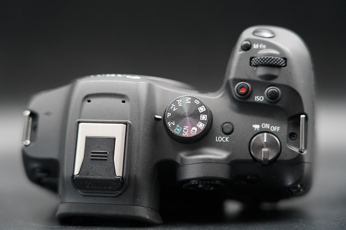 Canon EOS R7 Mirrorless Digital Camera -119K cut- #12145