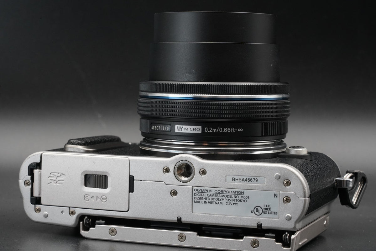 Olympus E-PL8 con obiettivo 40-150 mm fotocamera digitale argento US STOCK...