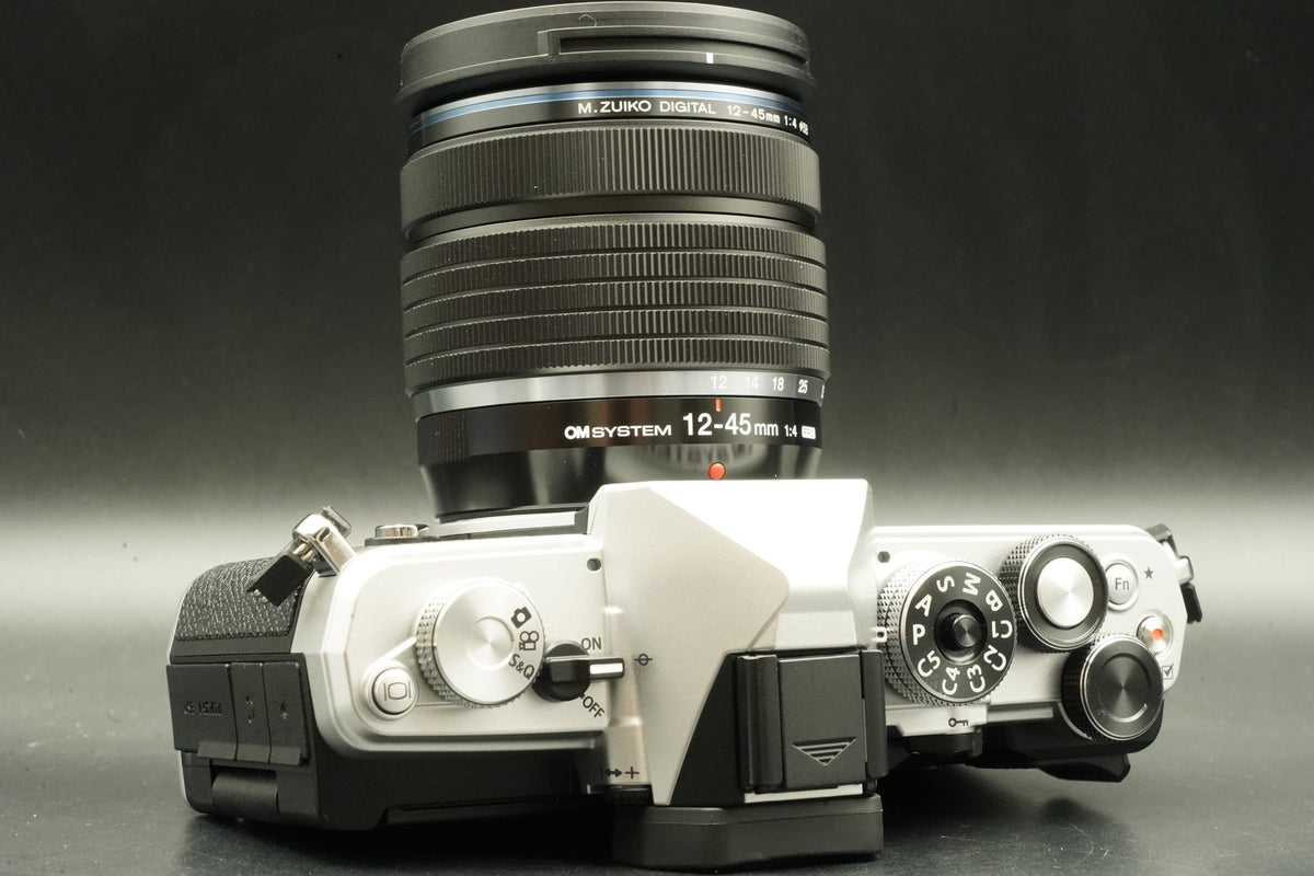 OM SYSTEM OM-3 Mirrorless Camera + M.ZUIKO 12-45mm f/4 Silver -1177 cuts- #12154