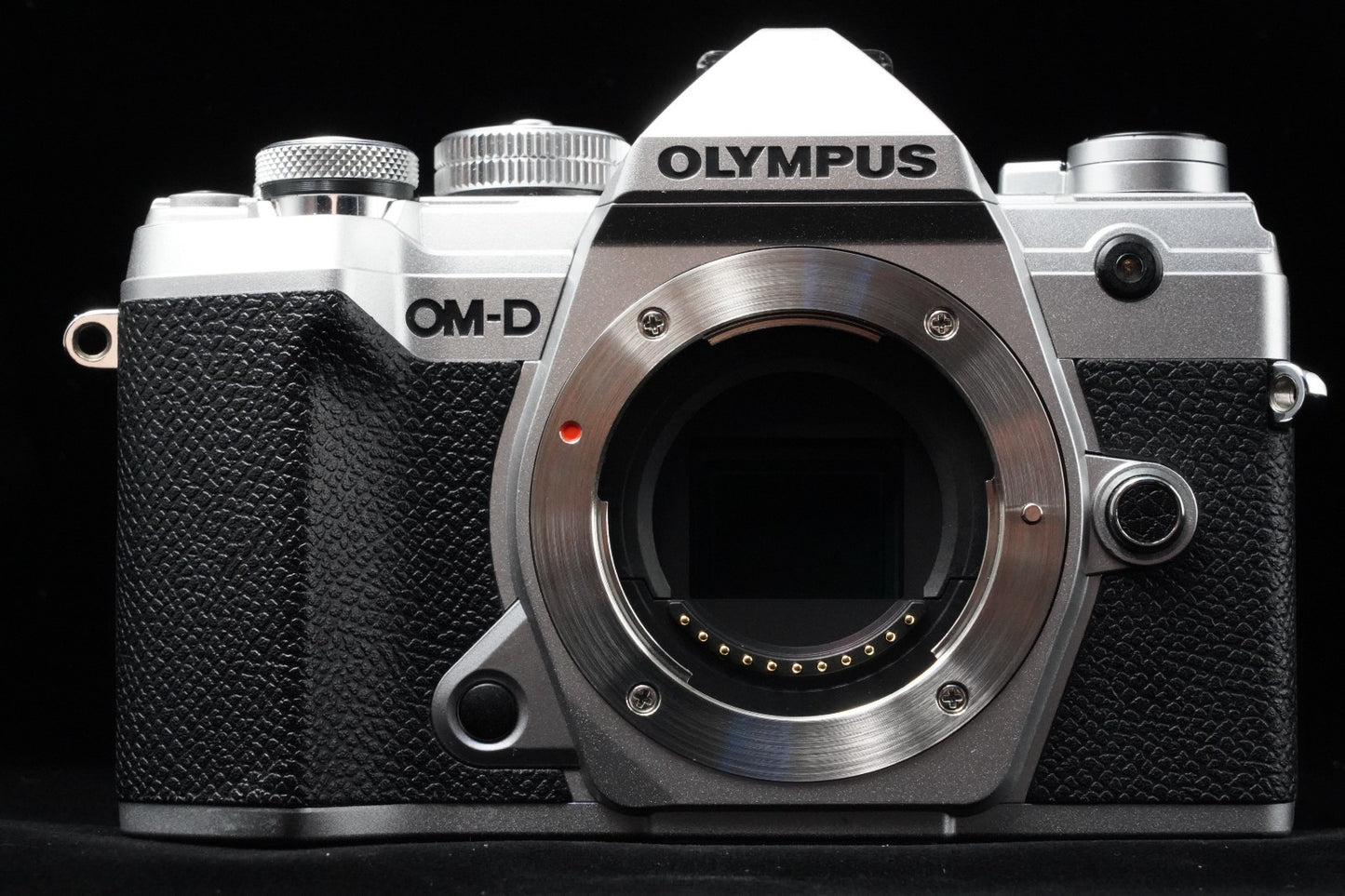 Olympus OM-D E-M5 Mark III 20.4MP Mirrorless Digital Camera US Duty Paid 10153