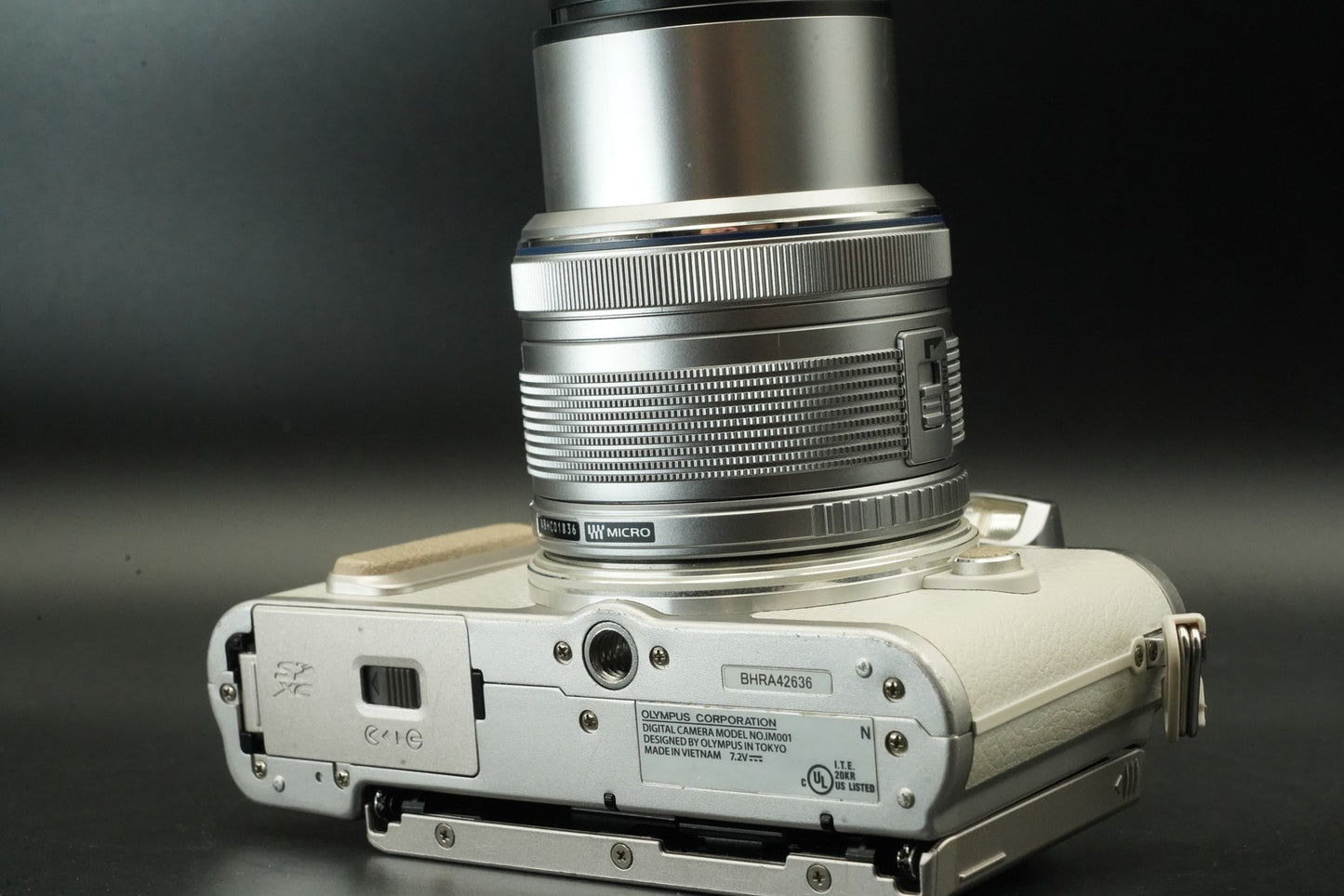 6417 shots! [US Duty Paid] Olympus E-PL8 w/ 40-150mm Lens Digital Camera 11640