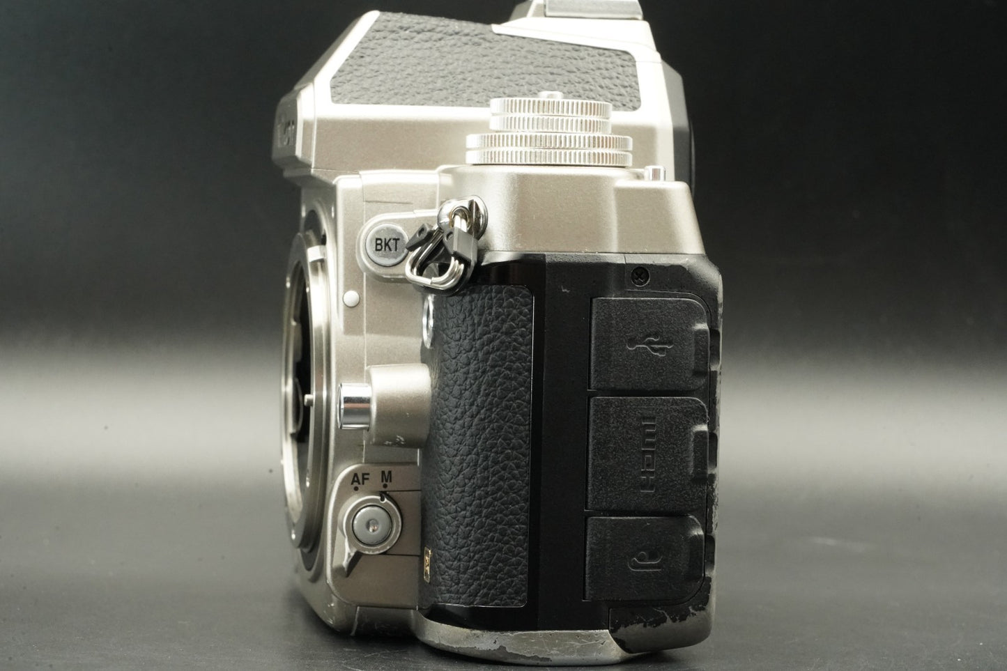 Only 37 cuts!! Nikon Df Silver DSLR Digital Camera Body 11586