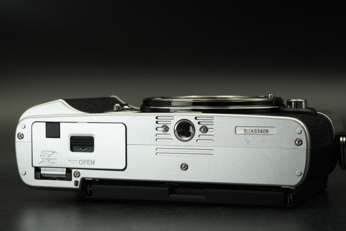 OLYMPUS PEN E-P7 Digital Camera Body Silver -347 cuts- #11893