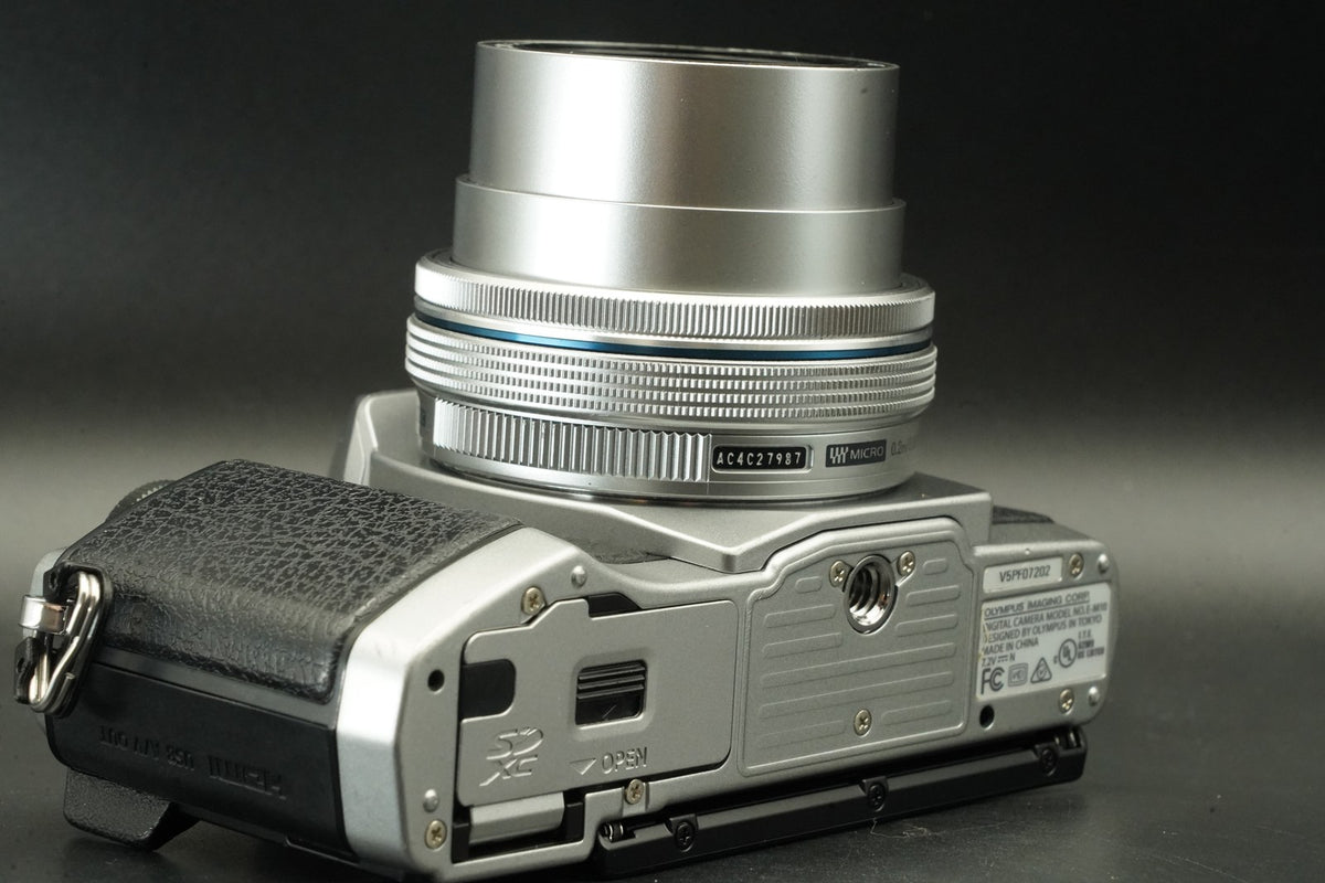Olympus OM-D E-M10 Camera + 14-42mm 40-150mm -21257 cuts- US STOCK #11991