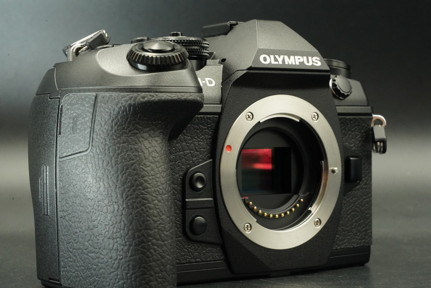 2702 cuts! Olympus OM-D E-M1 Mark II Digital Camera Black Body 11674