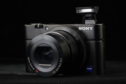 Sony Cyber-Shot DSC-RX100 35 Language Camera 8749 8752-8759 US DUTY PAID R0043