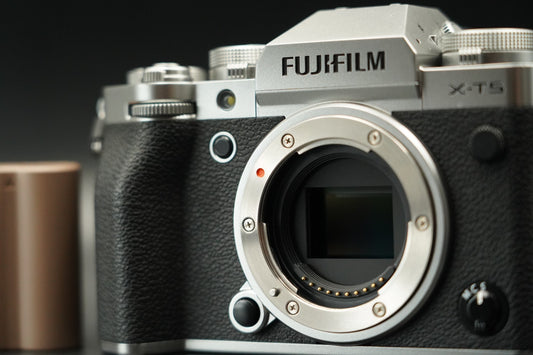 Fujifilm X-T5 40.2MP Mirrorless Camera Silver #11574
