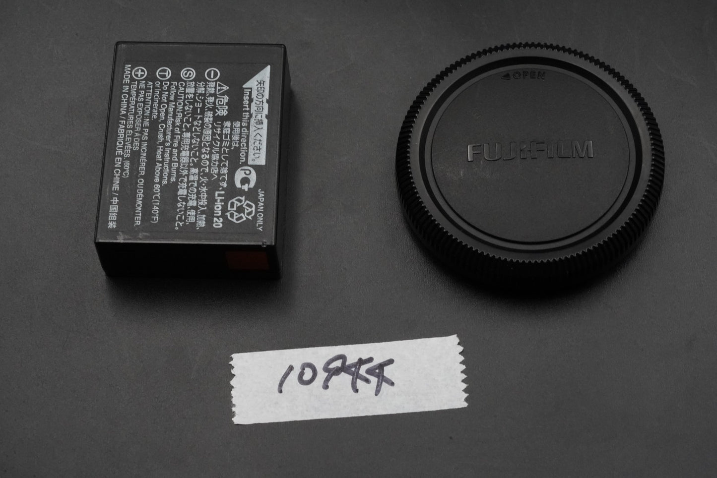 Only 1 cuts!! Fujifilm X-Pro2 24.3MP Mirrorless Digital Camera Black 11524