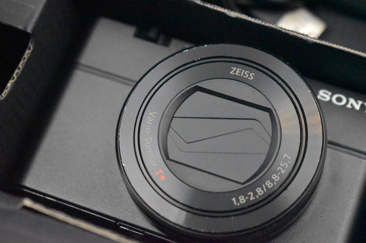 [US Duty Paid] Sony Cyber-shot DSC-RX100M3 III Point Shoot Digital Camera 9364