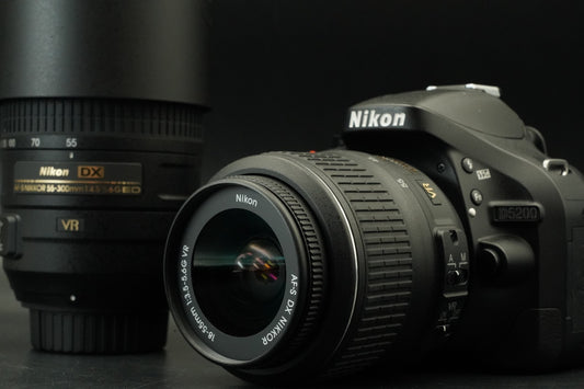 Nikon D5200 AF-S 18-55mm f/3.5-5.6 55-300mm f/4.5-5.6 Lens US STOCK #11708