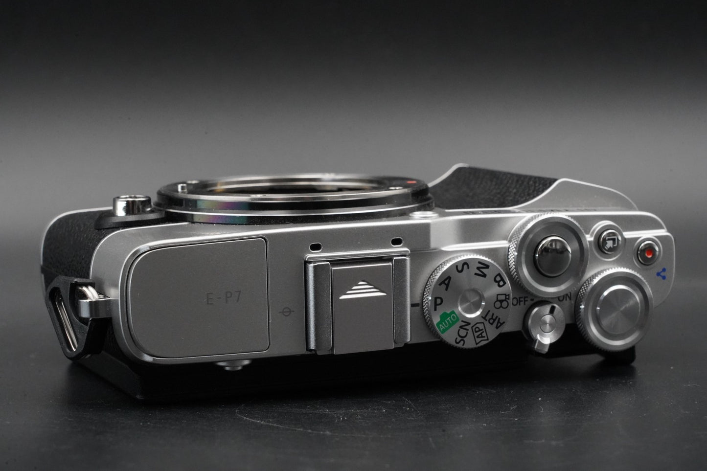 2061 cuts!! OLYMPUS PEN E-P7 Digital Camera Body Silver 10965