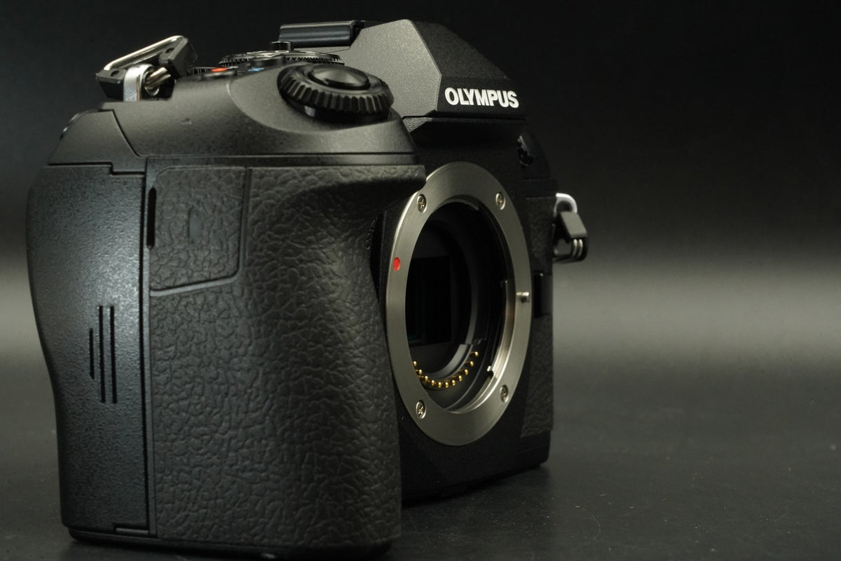 Olympus OM-D E-M1 Mark II Digital Camera Black Body -21138 cuts- #11847