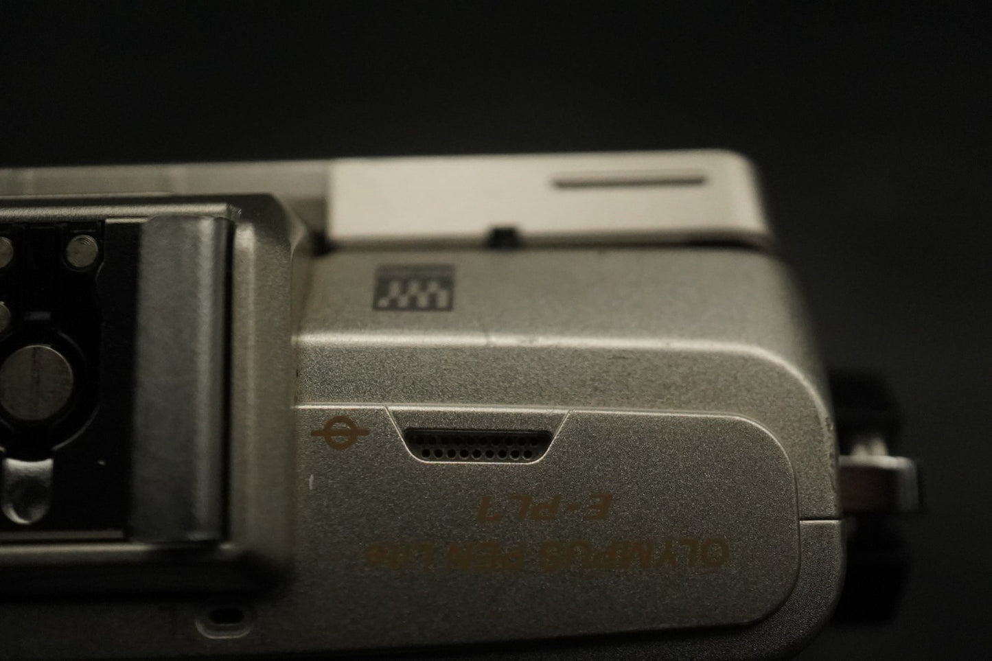 Olympus PEN E-PL7 Digital Camera Silver with 14-42mm + 40-150mm Lens  11571