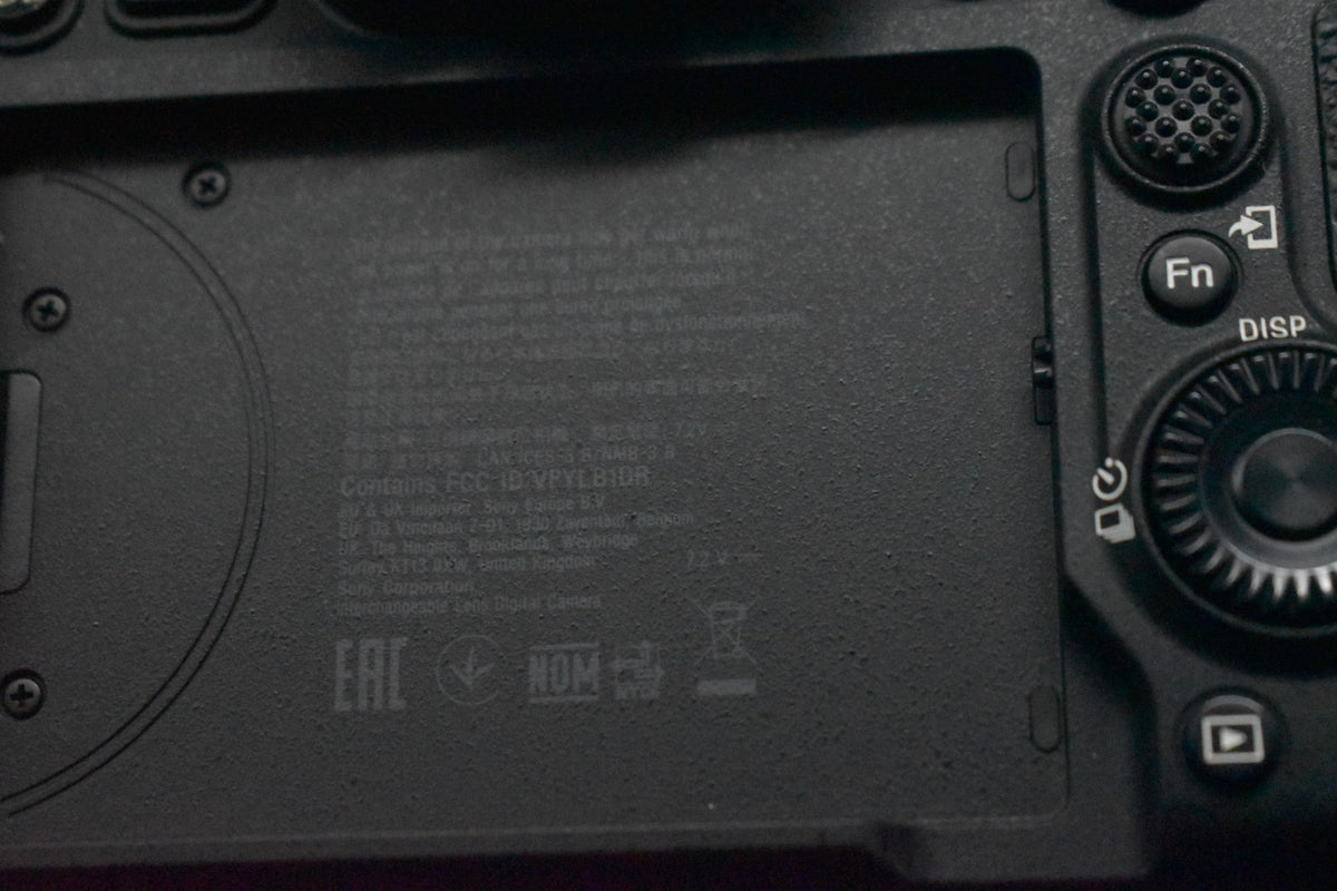 [US Duty Paid] Sony Alpha a7 IV ILCE-7M4 englischsprachige Digitalkamera #8328