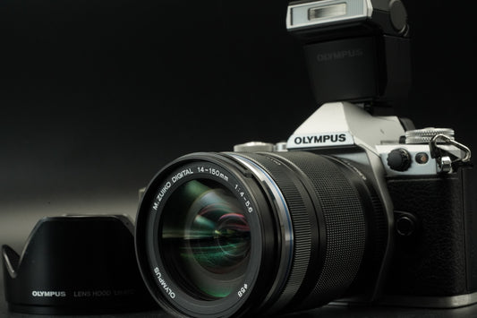 Olympus OM-D E-M5 Mark II w/ M.ZUIKO 14-150 Lens Silver -2474 cuts- #11473