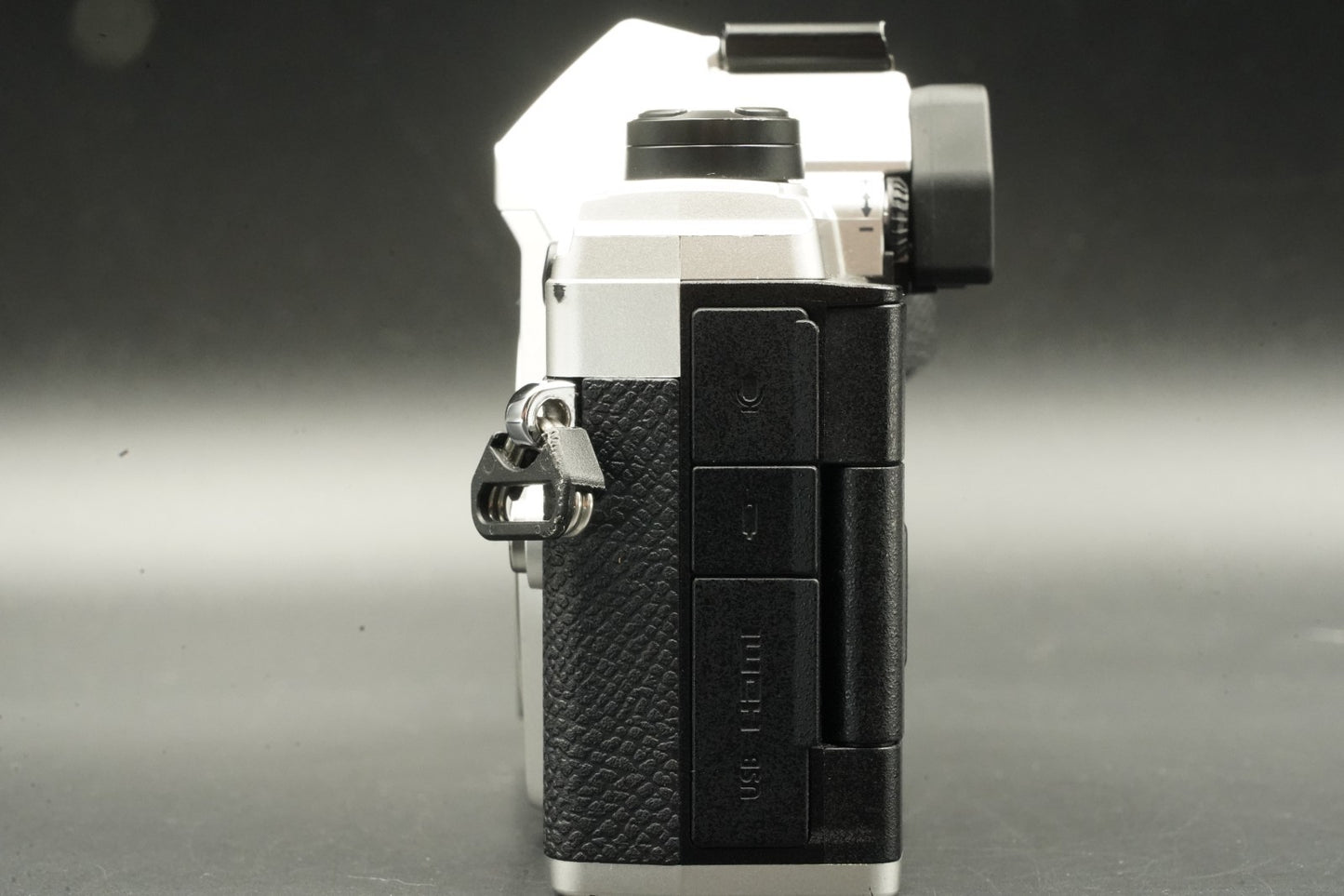 11033 cuts!! OM SYSTEM OM-5 Silver + ED 14-150mm II Body Only 11467