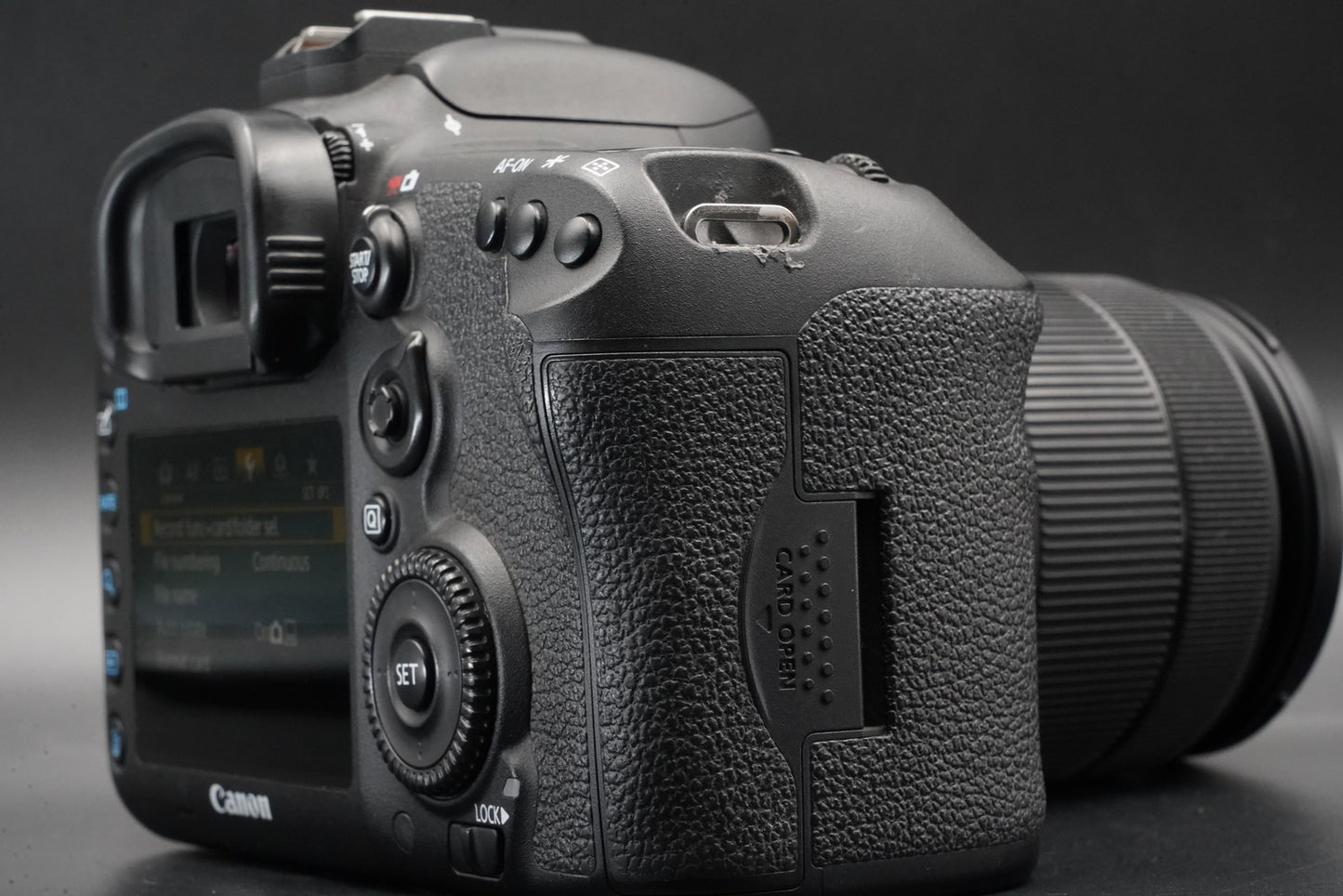 Canon EOS 7D Mark II DSLR Camera w/ EF 18-135 IS USM Lens 10865