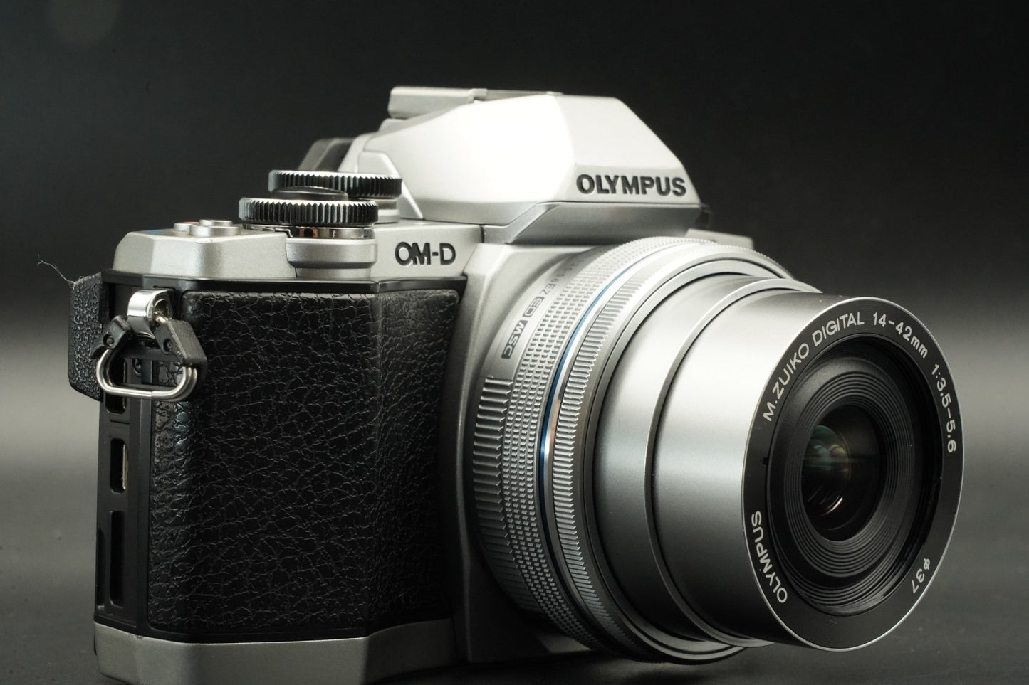 Olympus OM-D E-M10 16.1MP Digital SLR Camera Silver + 14-42mm Lens  11517