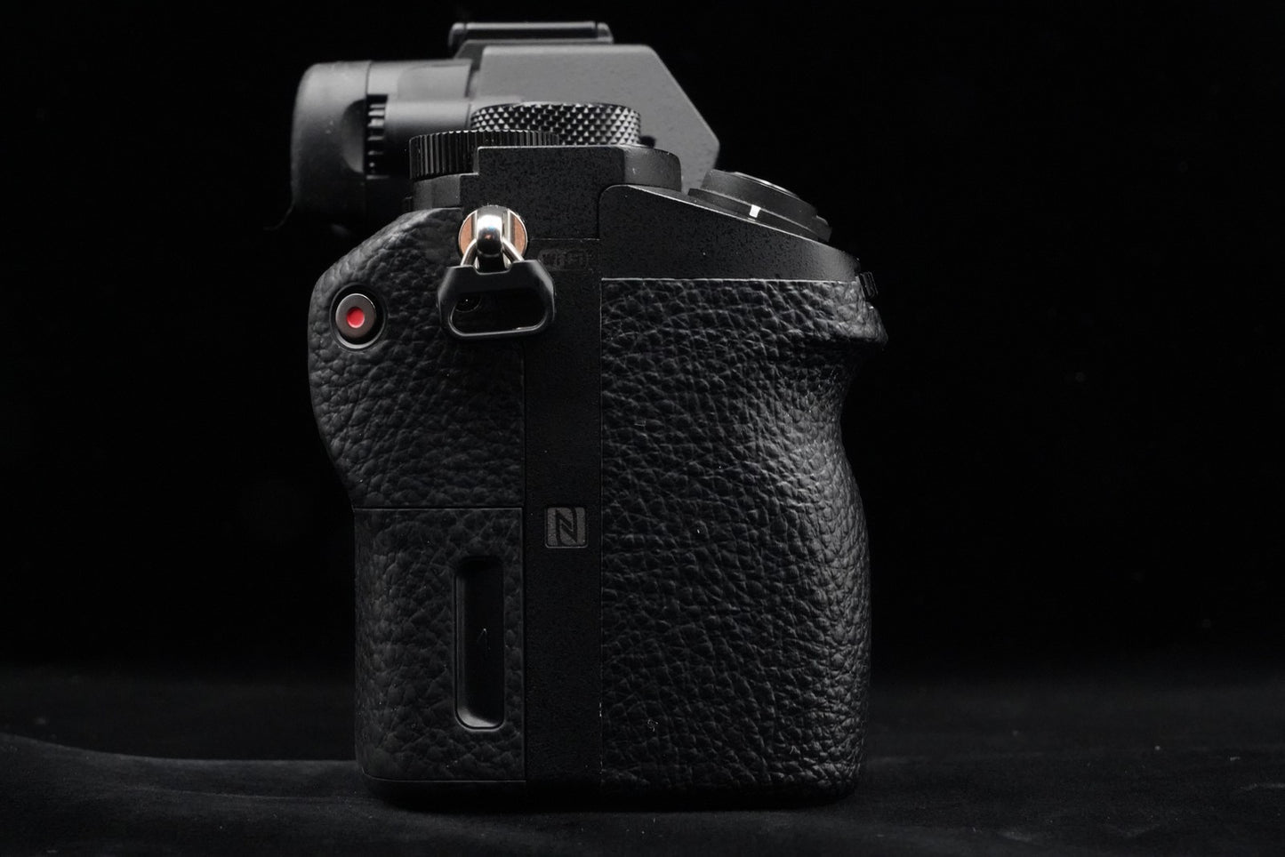 Sony ILCE-7RM2 A7R II Digital SLR Camer US Duty Paid 10235