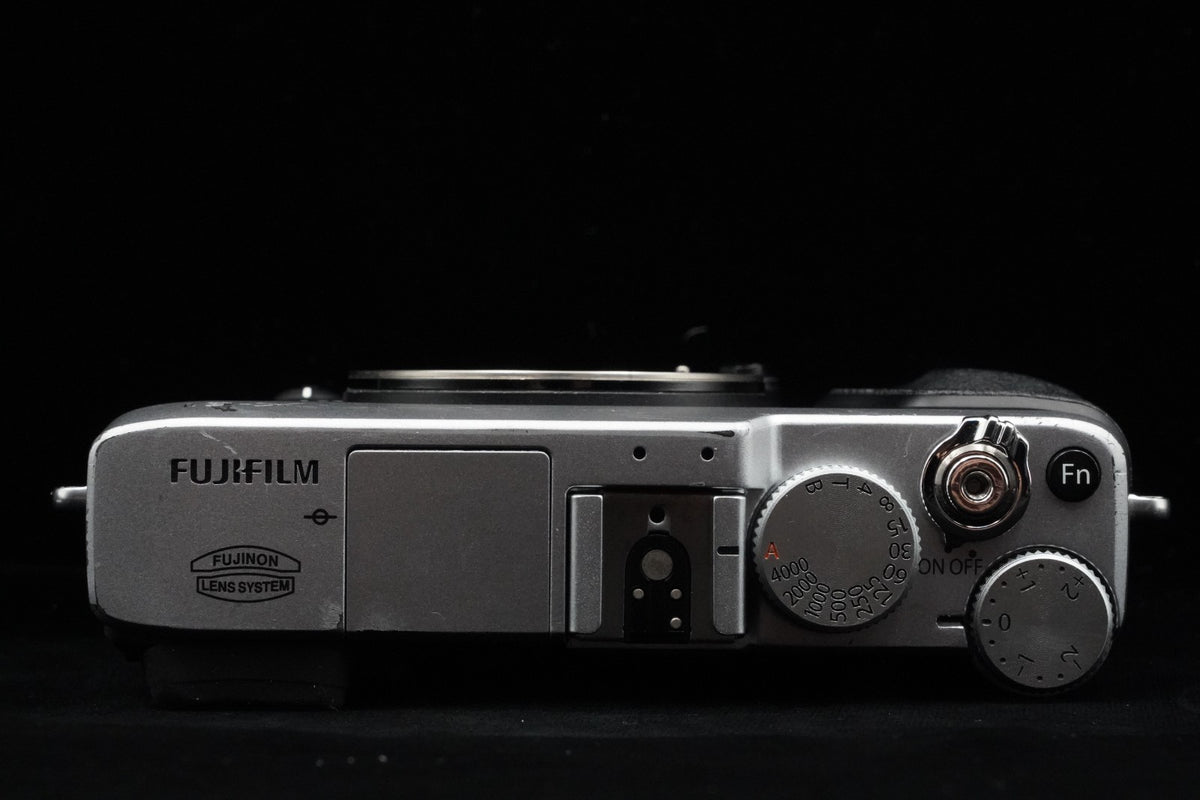 Fujifilm X Series X-E1 16.3MP Digital SLR Camera Body Silver US STOCK #9917