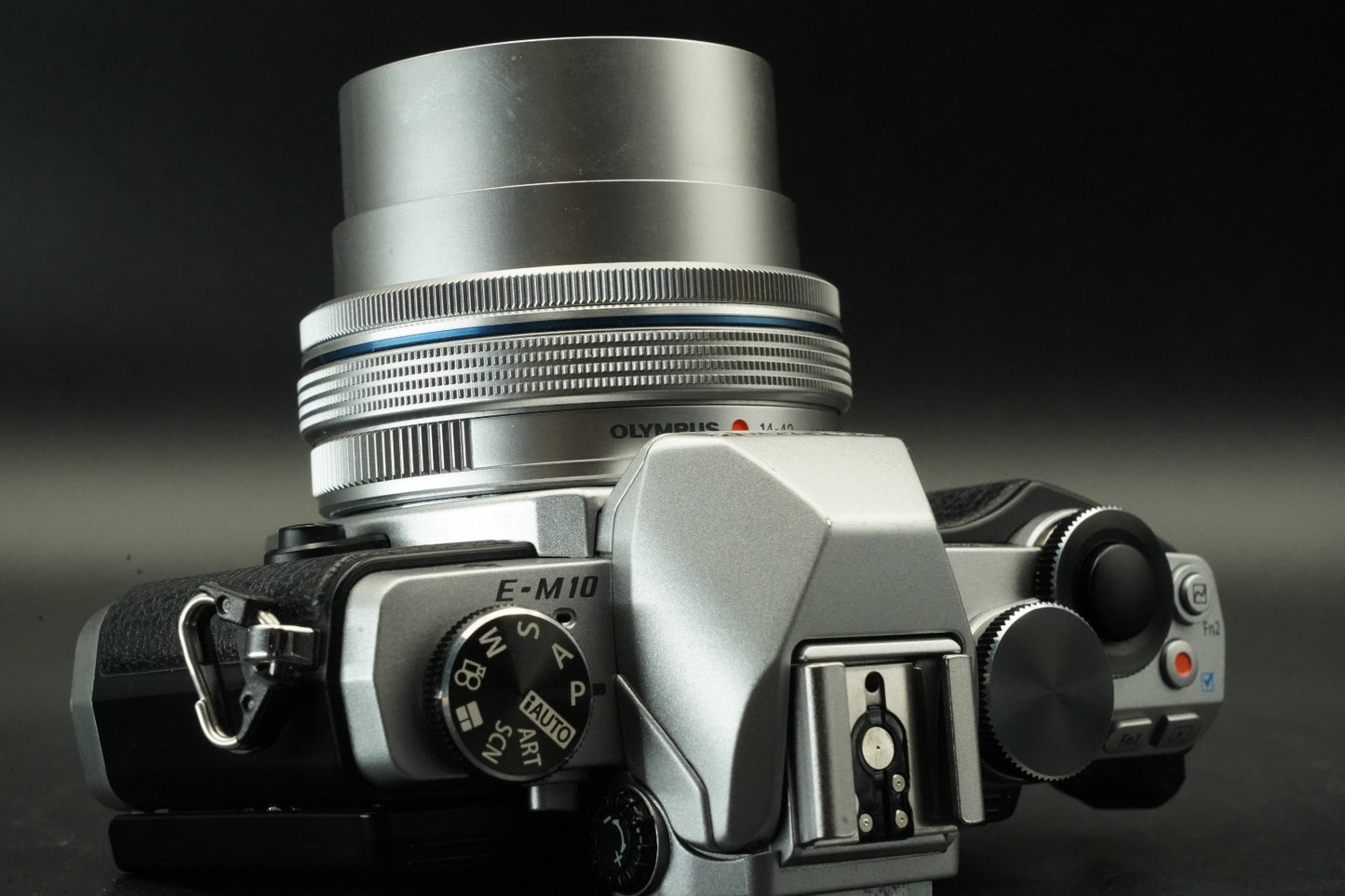 9033 cuts! Olympus OM-D E-M10 16.1MP Digital SLR Camera Silver w/ Lens 11637