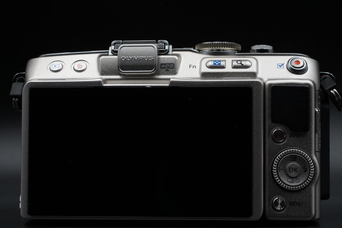 Olympus E-PL5 w/ Lens Mirrorless Digital Camera Silver -36 cuts- #10547
