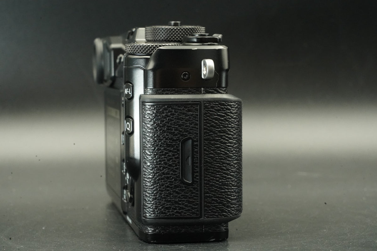 Fujifilm X-Pro2 24.3MP Mirrorless Digital Camera Black -4623 cuts- #11649
