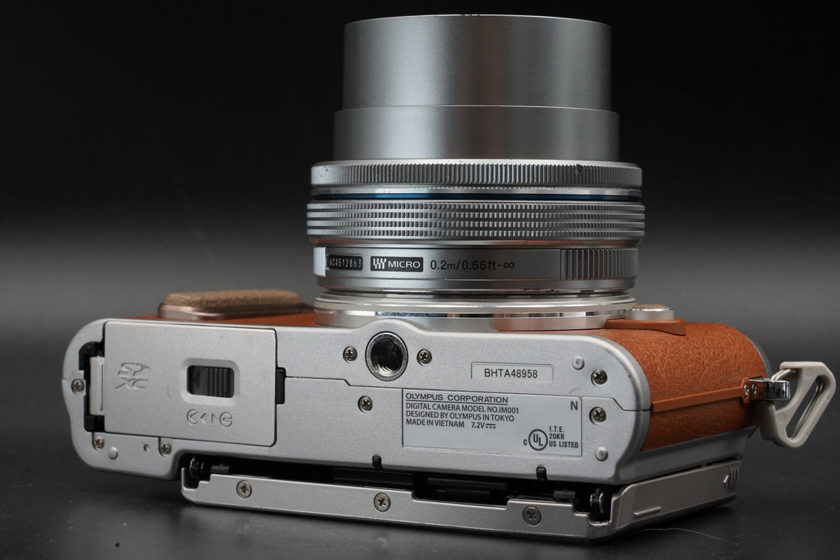 Olympus E-PL8 Brown w/ 2 lenses Digital Mirrorless Camera -1025 cuts- #11438
