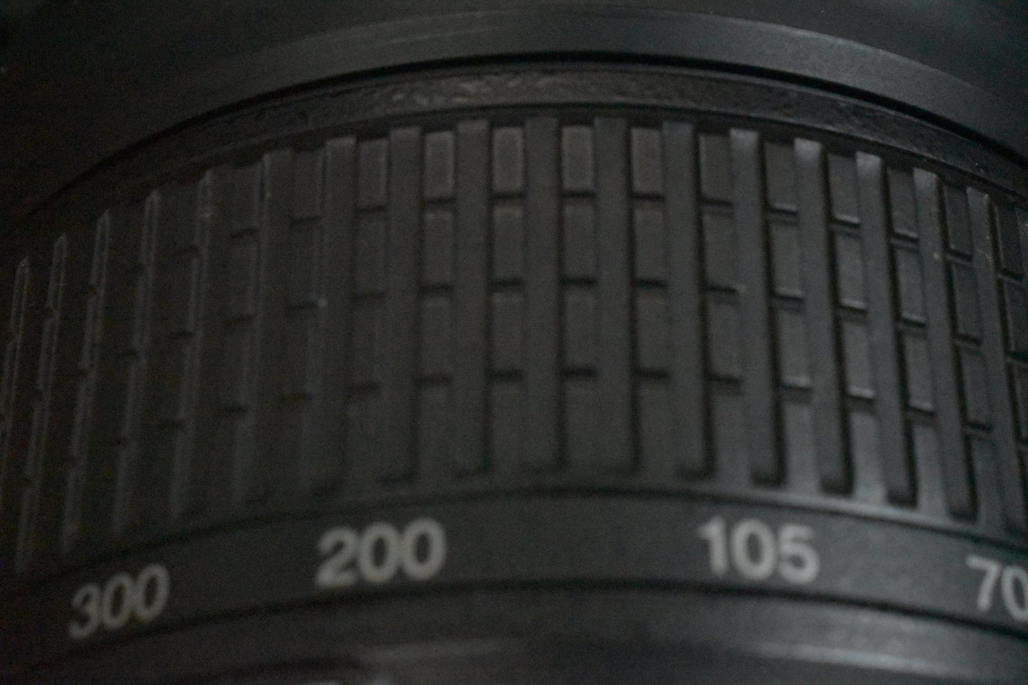 Nikon AF-S FX NIKKOR 28-300mm F/3.5-5.6G ED VR Zoom Lens Near Mint 10581