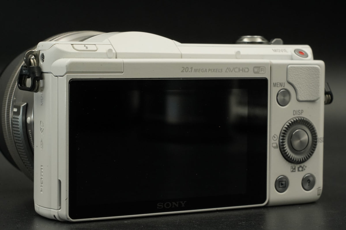 Sony a5000 Digital Camera White with 2 Lenses -29157 cuts- US STOCK #11483
