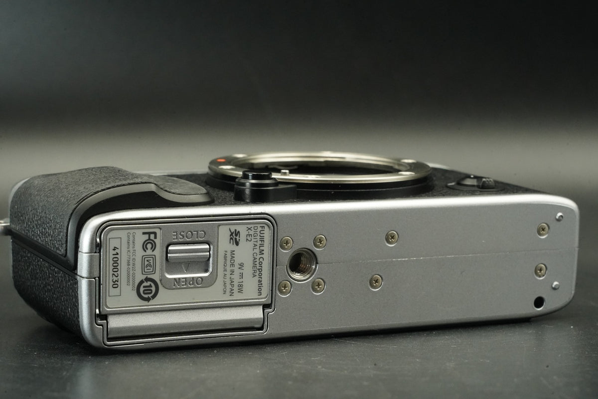 Fujifilm X-E2 Spiegellose Digitalkamera Silber Gebraucht #11976