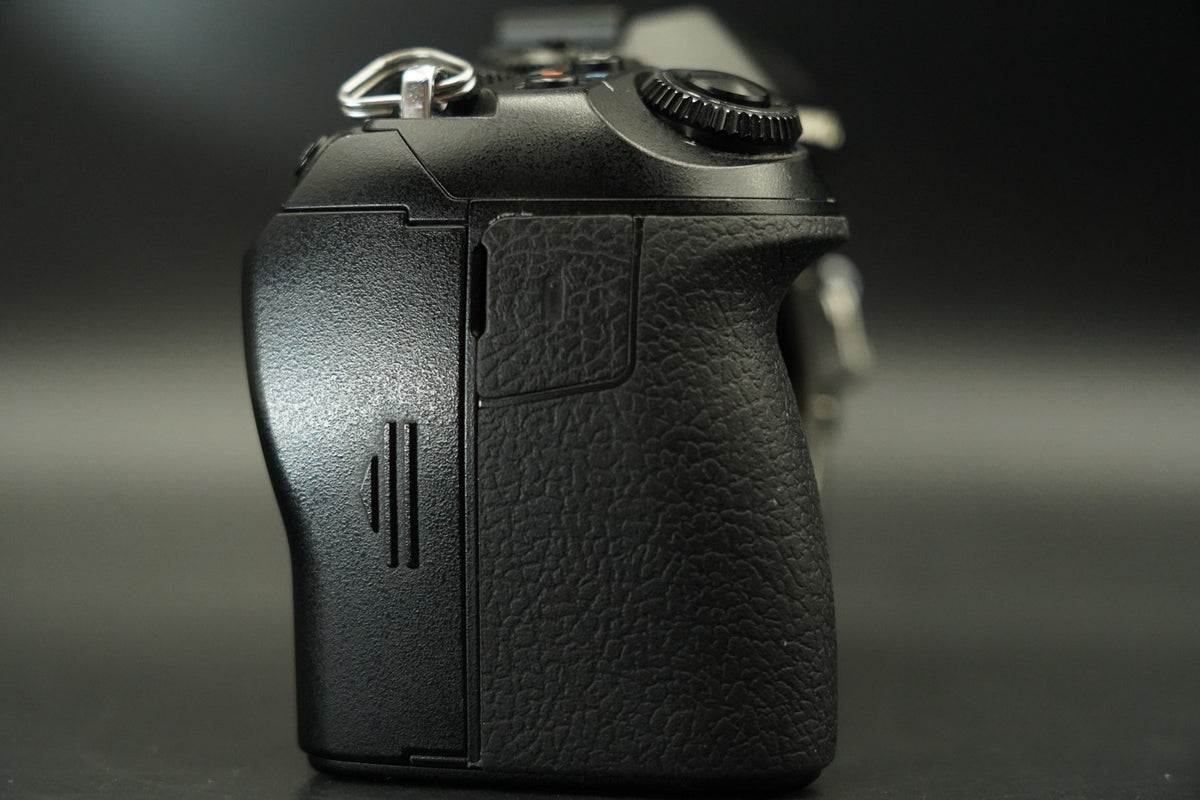Cámara digital Olympus OM-D E-M1 Mark II cuerpo negro -273314 cortes- #11924