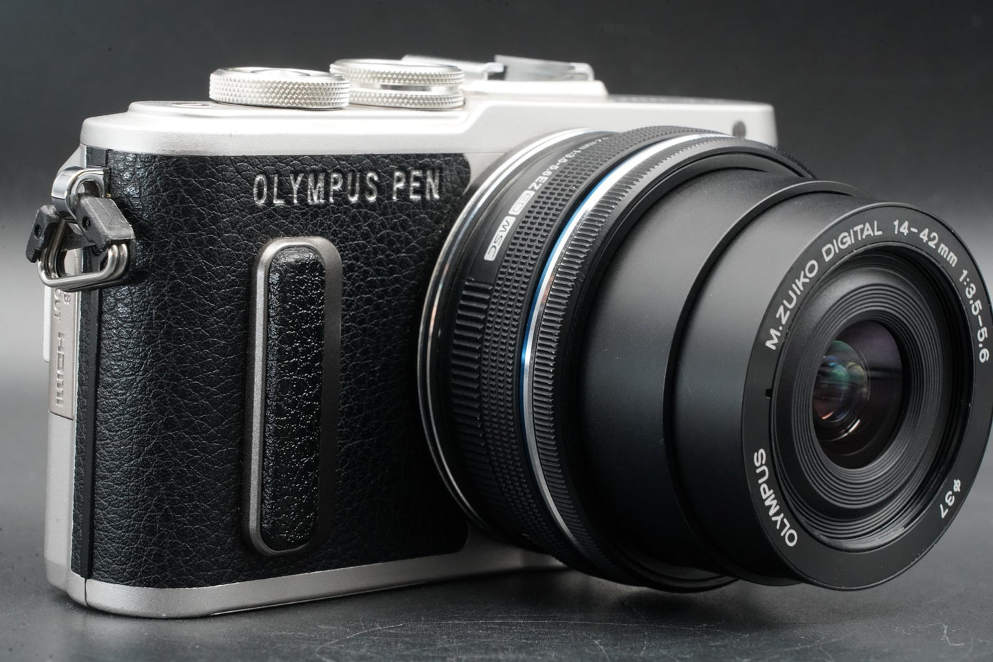 Olympus E-PL8 w/ 40-150mm Lens Digital Camera Silver US Duty Paid 11355