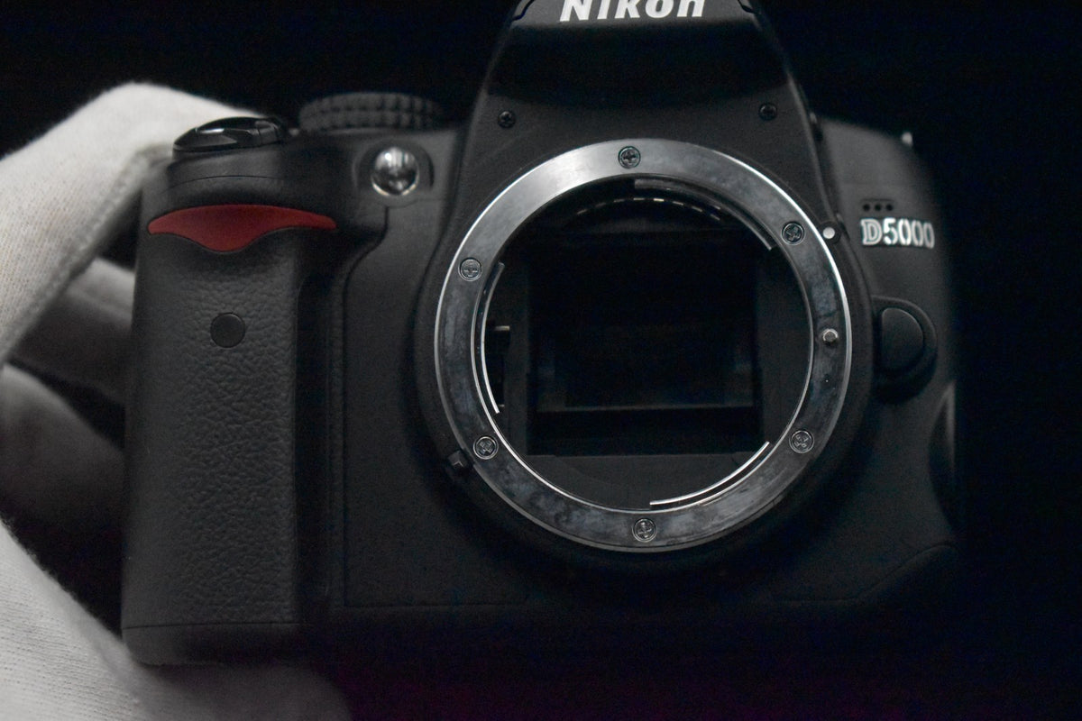 Nikon D5000 Digital SLR Camera 12.3MP w/ Lens From Japan US STOCK #R0363