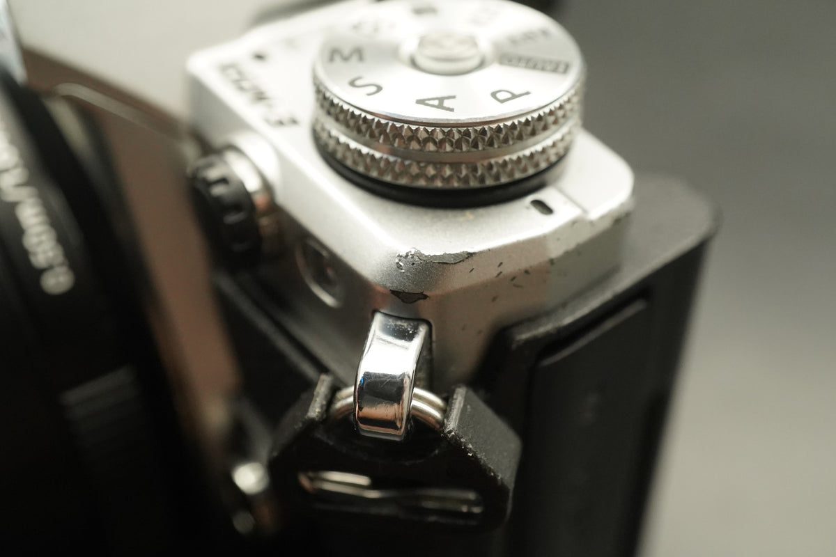 Olympus OM-D E-M5 Mark II w/ M.ZUIKO 14-150 Lens Silver -2474 cuts- #11473
