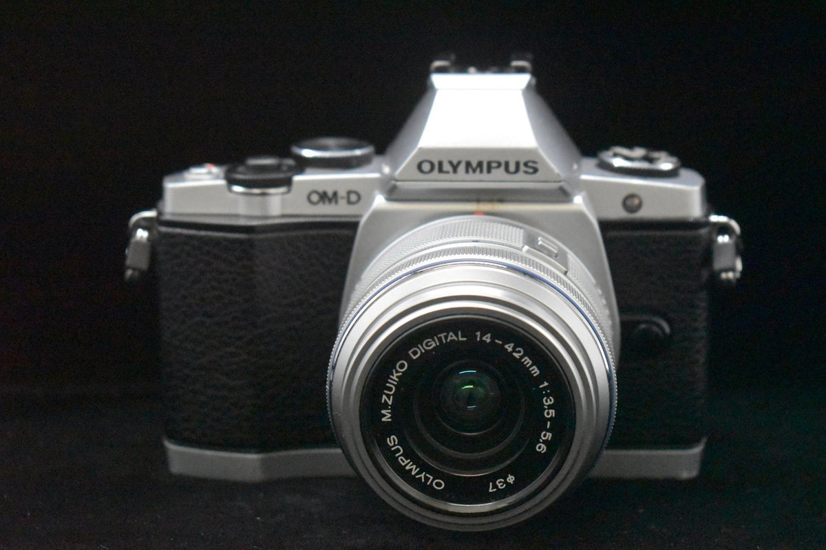 Olympus OMD E-M5 Mirrorless Digital Camera with Lens Silver US STOCK #10070