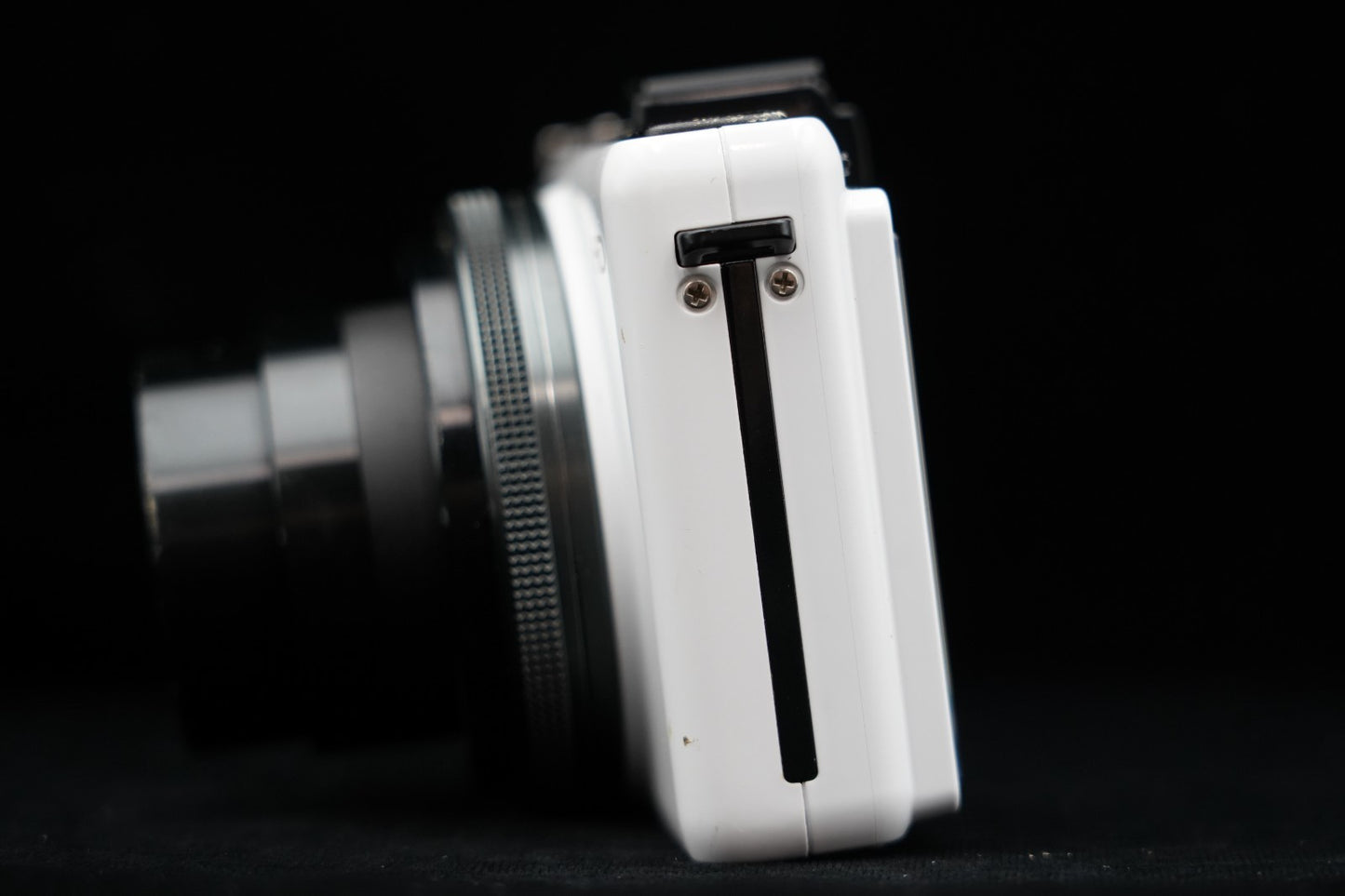Olympus STYLUS XZ-1 Point and Shoot Digital Camera White [] US STOCK #9730