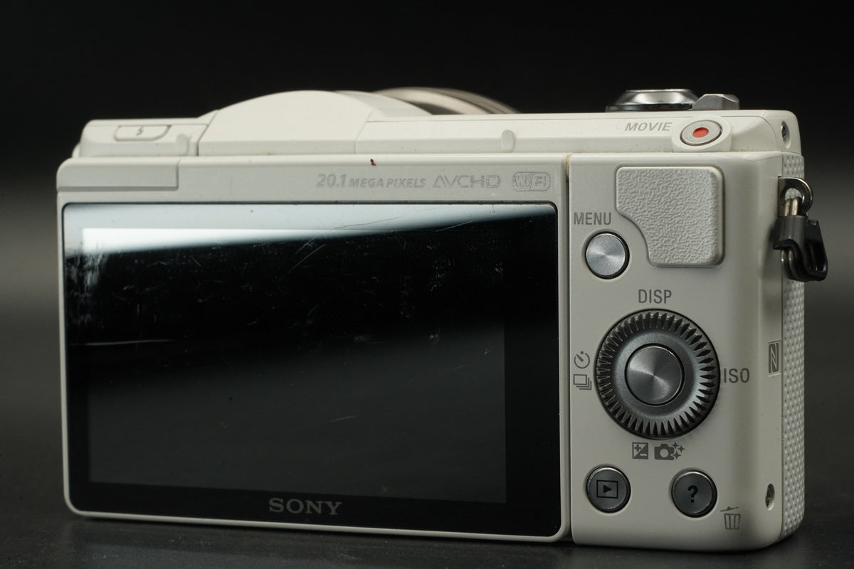 Sony a5000 Mirrorless Digital Camera White with 2 Lenses -11208 cuts- #11484