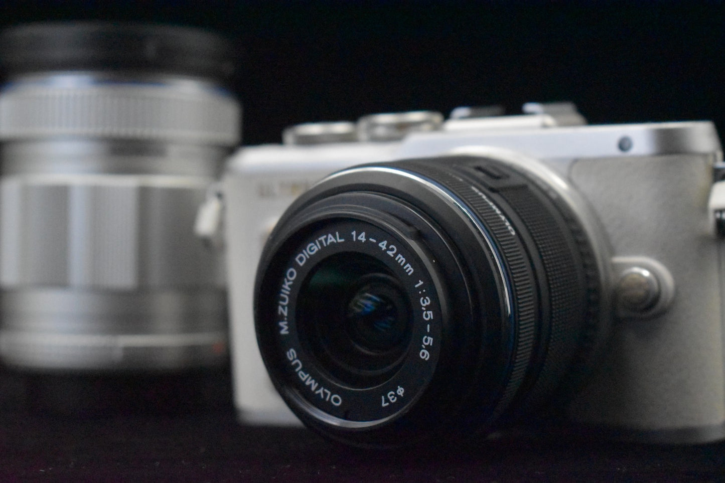 6807 shots! [US Duty Paid] Olympus E-PL8 w/ 40-150mm Lens Digital Camera 9210