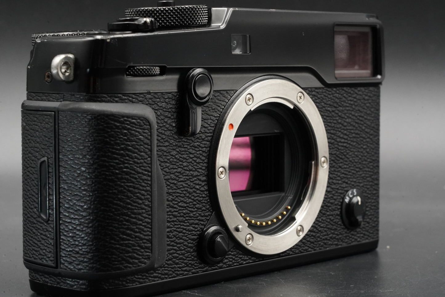 Only 1 cuts!! Fujifilm X-Pro2 24.3MP Mirrorless Digital Camera Black 11524