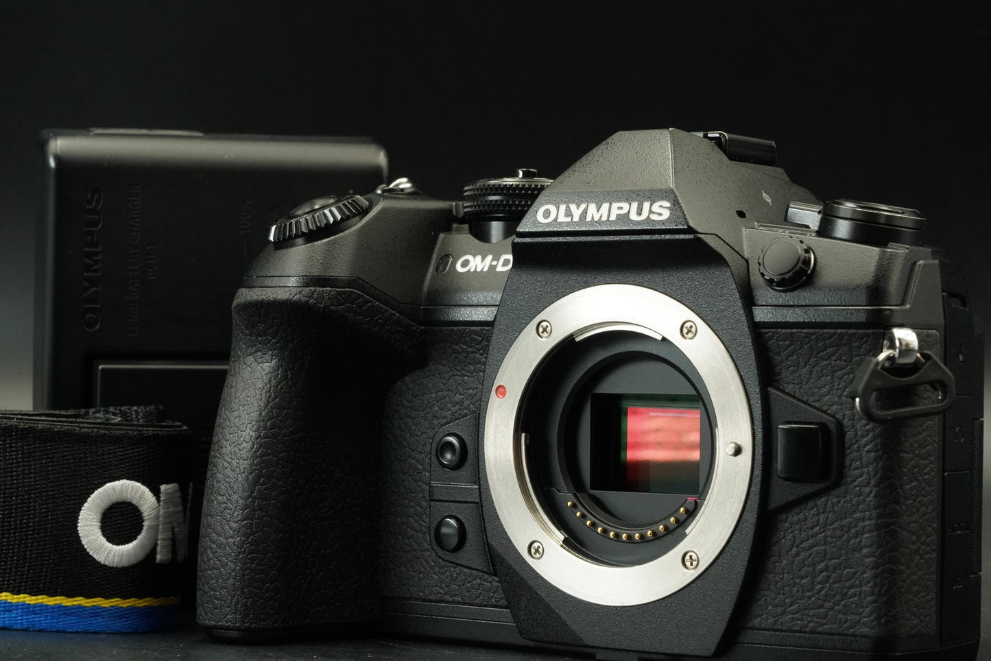 1123 cuts! Olympus OM-D E-M1 Mark II Digital Camera Black Body 11675