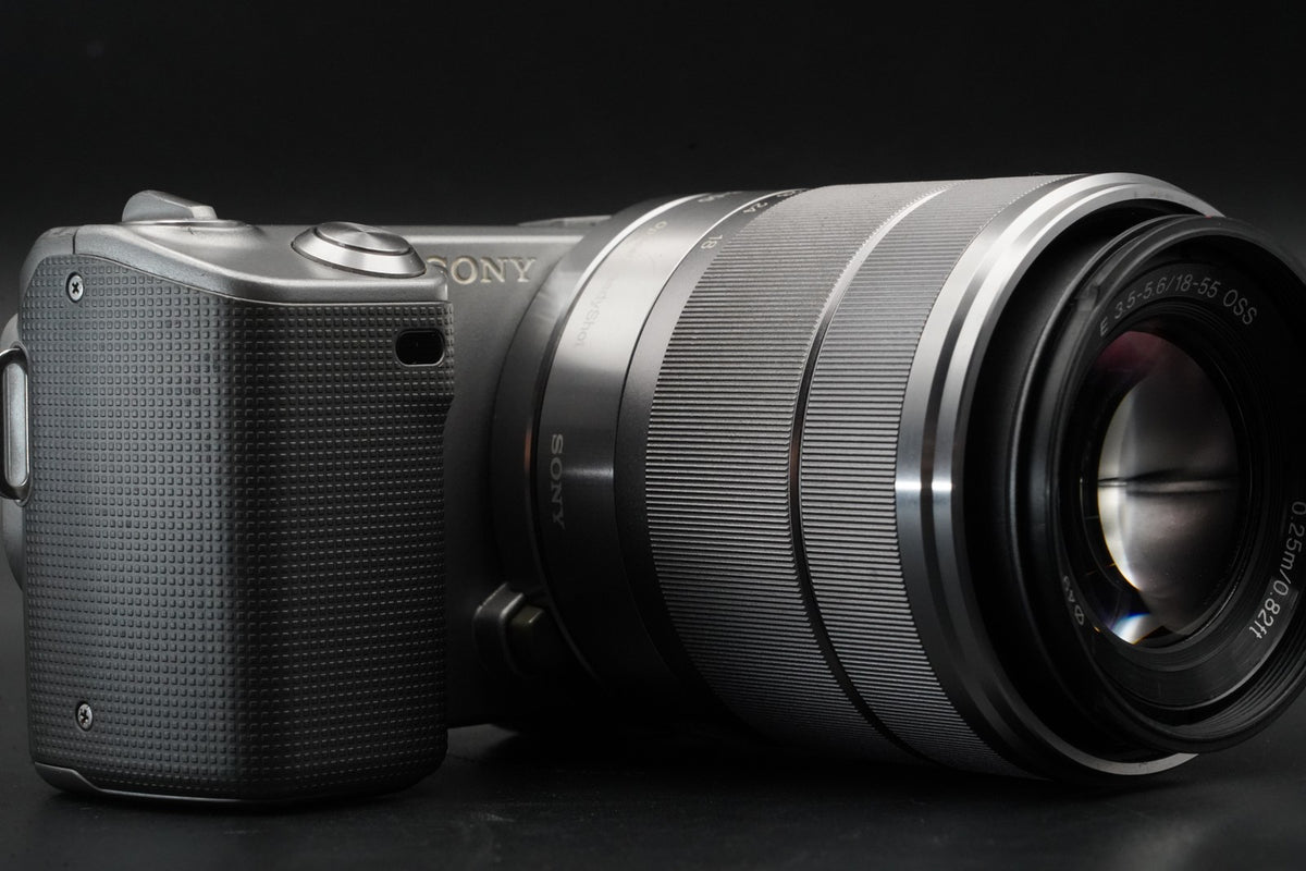 Sony Alpha NEX-5 Mirrorless Camera Bundle with Lens Silver US STOCK #10841