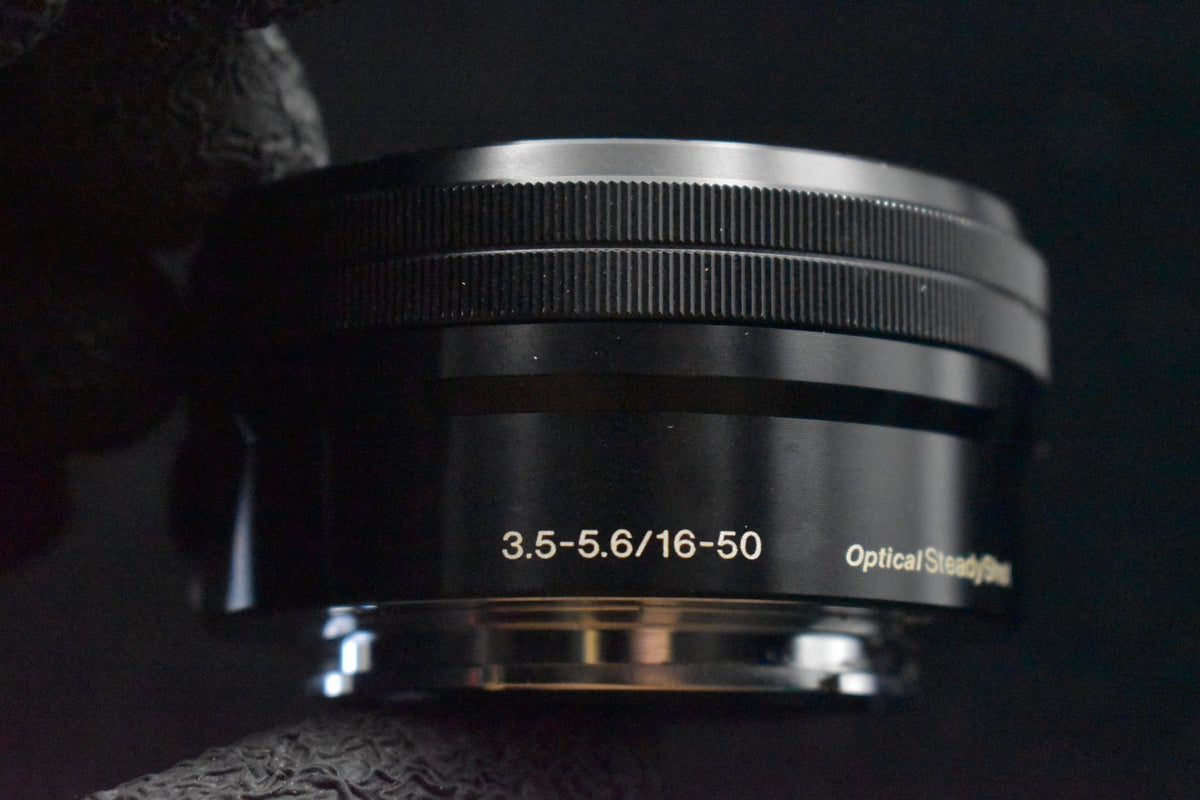 [US Duty Paid] Cámara digital sin espejo Sony Alpha a6000 con lente negra 9237